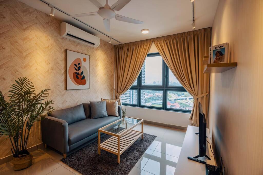 New! Cozy Muji 3br Near Sunway Velocity Near Aeon Maluri Mrt
