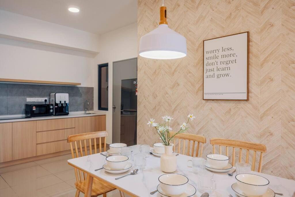 New! Cozy Muji 3br Near Sunway Velocity Near Aeon Maluri Mrt Apartment